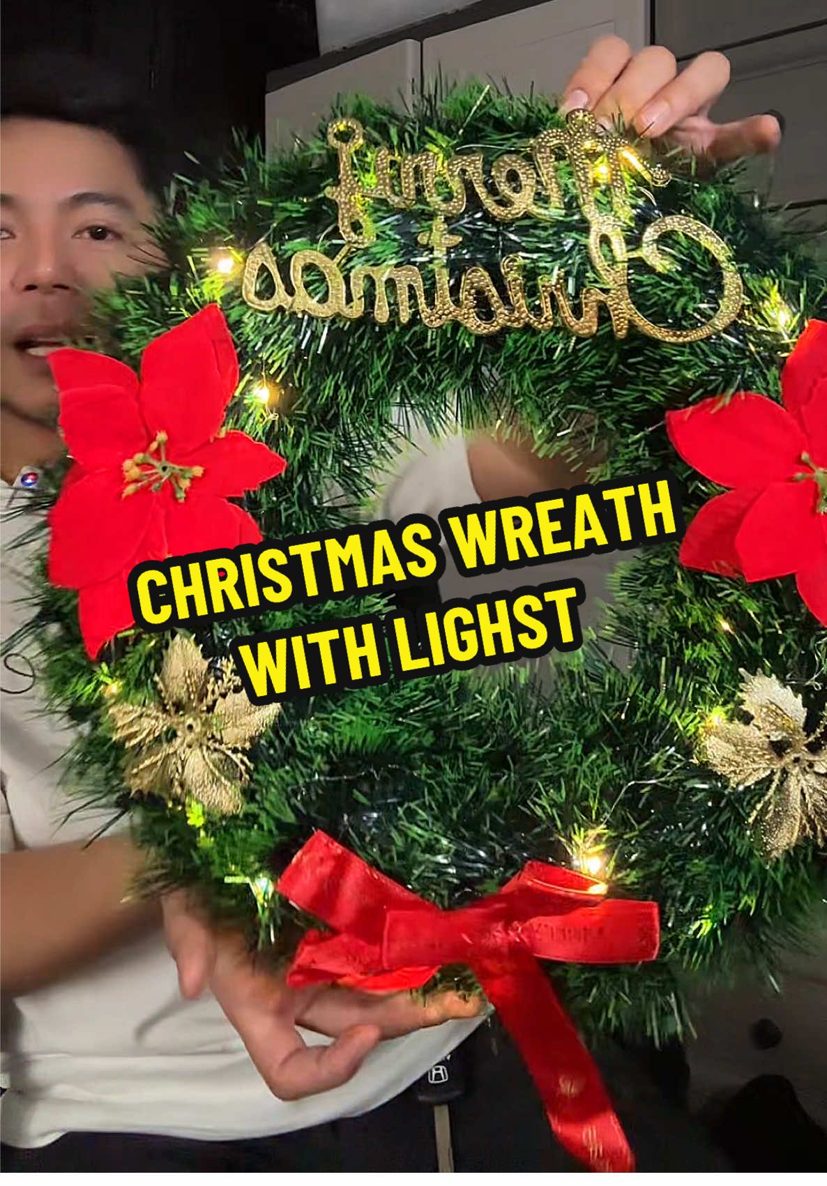 CHRISTMAS WREATH WITH LIGHTS, CHRISTMAS DECOR, DECORATION PARTY NEEDS. #christmaswreath #christmasdecor #christmaswreathwithlights #christmasornaments #christmasdisplay 