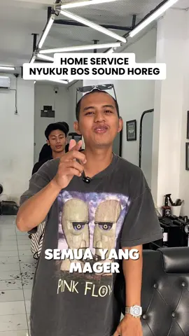 SOUND HOREG  Silahkan di kritik .  Silahkan di kasih kebijakan .  Kalau ada yang menyimpang di ingatkan dan diarahkan .  Tapi jangan DILARANG .  Saya bukan penikmat Sound Horeg .  Tapi kalo menyangkut rejeki orng lain saya sangat peduli .  Karna banyk tman saya yang mencari rejeki dan bisa memberi lapangan pekerjaan dari pada orang orang yang bisa nya hanya nyacat aja .  @Minionss Audio Jember trimakasih bos #sintenkae #soundhoreg #carnaval #jember #explorejember 