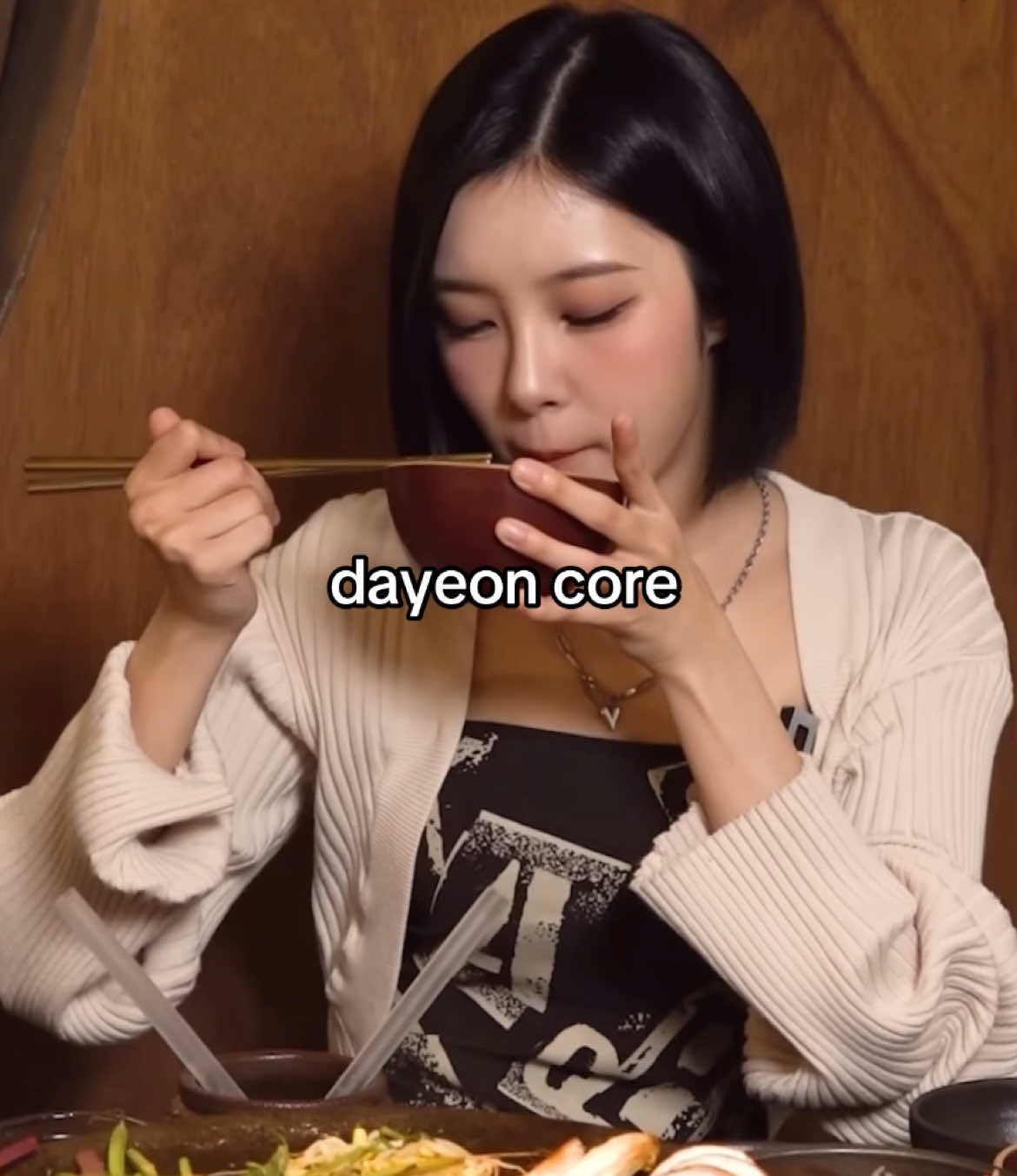 話してる2人の横で一生食べてたダヨンw #kep1er #ケプラー #케플러 #dayeon #xiaoting #kpopedit #kpopviral #core 