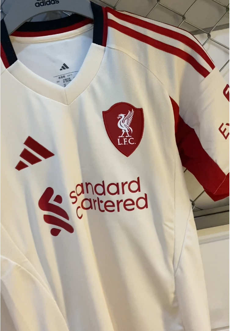 เสื้อลิเวอร์พูลฤดูกาล 2025–26 ขอปรบมือให้กับเสื้อทีมปีนี้จริงๆ 🤍 adidas ทำถึงมากก #adidas ##ynwa #liverpoolfc 