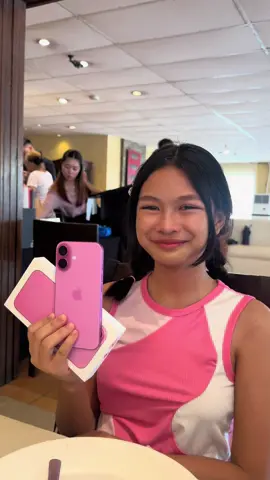 Surprising my daughter #iphone16 #iphonepink #birthdaygift #surprisegift #surprisebirthdaygift 