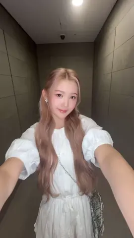 hot like me 😜 #Hearts2Hearts #하츠투하츠 #H2H #A_NA #에이나