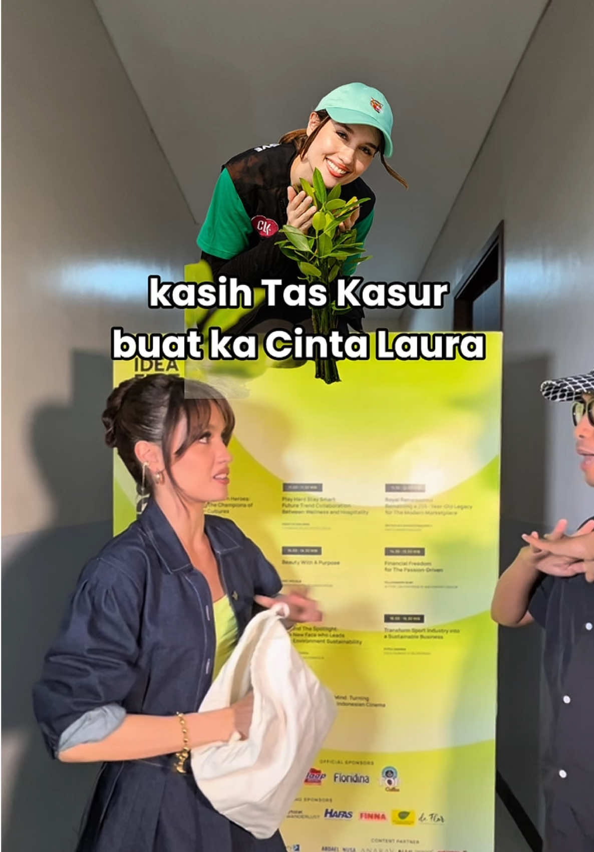 kasih tas kasur untuk kak cinta laura 💚💚💚 di ideafest surabaya kemarin, semoga suka 🫶🏻🫶🏻🫶🏻 #taskasur #cintalaura 