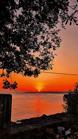 yg dulu kau bilang sahabat, namun sekarang jadi kekasih mu;) #tiktokimpact #fyp #foryou #fypage #butonpride🏝 #timurpride🔥 #lagutimur #sunsetvibes #sunset 