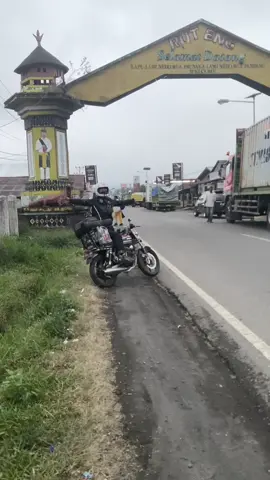 Kecamatan Ruteng adalah sebuah Kecamatan yang terletak di Kabupaten Manggarai, provinsi Nusa Tenggara Timur, Indonesia. dan di ntt ini juga langka bbm   karena peralihan dari kapal kayu ke kapal tanker untuk pengangkutan BBM dari Kupang menjadi penyebab utama. semoga lekas membaik NTT, 14 hari tulungagung🇮🇩-timorleste🇹🇱 #fyp #ntt #lostride #libas 