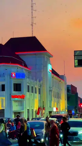 senja hanya akan dikenang ketika matahari akan tenggelam🍂