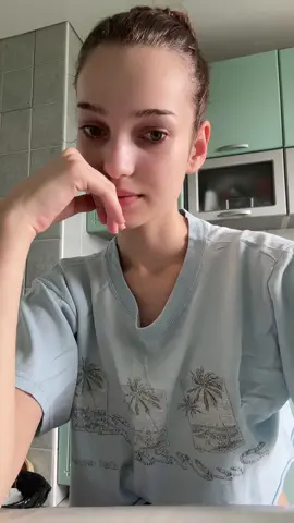 В С Ё .  напишите пожалуйста признаки таких персонажей, чтобы их было легче различать пж!!!  тг куси куси