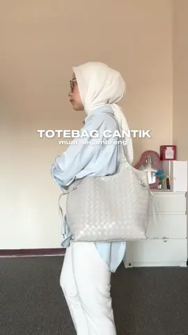 makin dewasa makin butuh tas cemplang cemplung gak sih? sumpah cobain yang ini deh cantik + useful😙🫶🏻 #outfitideas #taswanita #totebag #tasmurah 