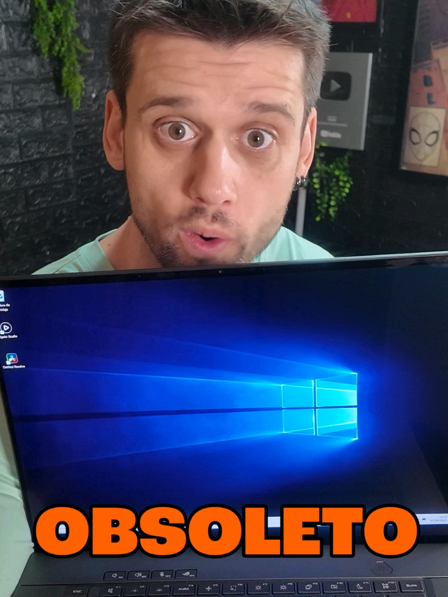❌ ¡NO cometas este ERROR! Si usas Windows 10 está obsoleto. Te enseñamos cómo actualizarlo a Windows 11  🤭 ¿Cuál tienes en tu pc? #pccomponentes #windows #windows11 #windows10 #tiktoktech #tipsinformaticos #viral #fyp 
