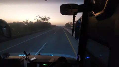 Naik bus+lagu jawa+view sunrise=ngantuk #cititrans #bluebird #bustrip #tripreport #transjawa #saktenane 