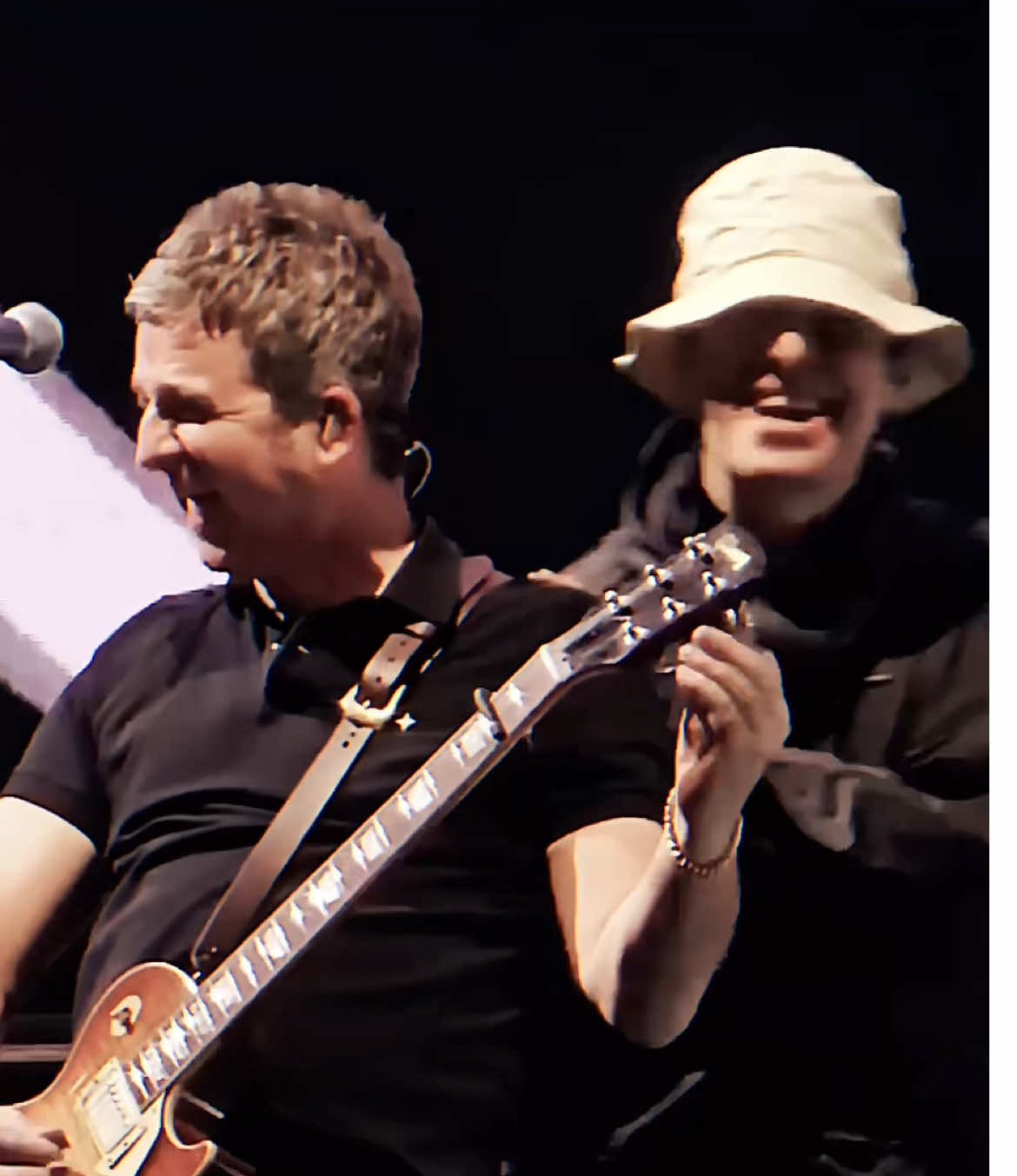 seeing them laugh together makes me the happiest person ever. #noelgallagher #noelgallagheredit #liamgallagher #liamgallagheredit #oasis #oasisedit #oasisreunion #oasislive25 #britpop #edit #viral #fyp 