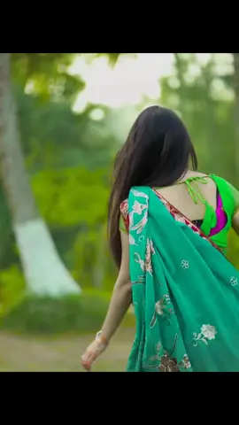 ম্যাডাম নাচে কোমর দোলে,