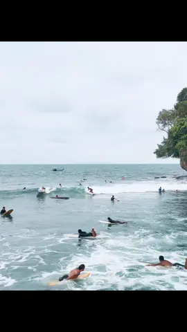 Di vidio dari drone🏄‍♂️🫶#batukarassurfingclub #surfing #batukarassurfinglesson #fyp 