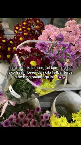 kalian sudah jadi cewe yang beruntung itu? 📍samping sosisan jenisari genteng #freshflowers #freshflowergenteng #freshflowerbanyuwangi #floristgenteng #nayyaraflorist #buketgenteng #freshflower 