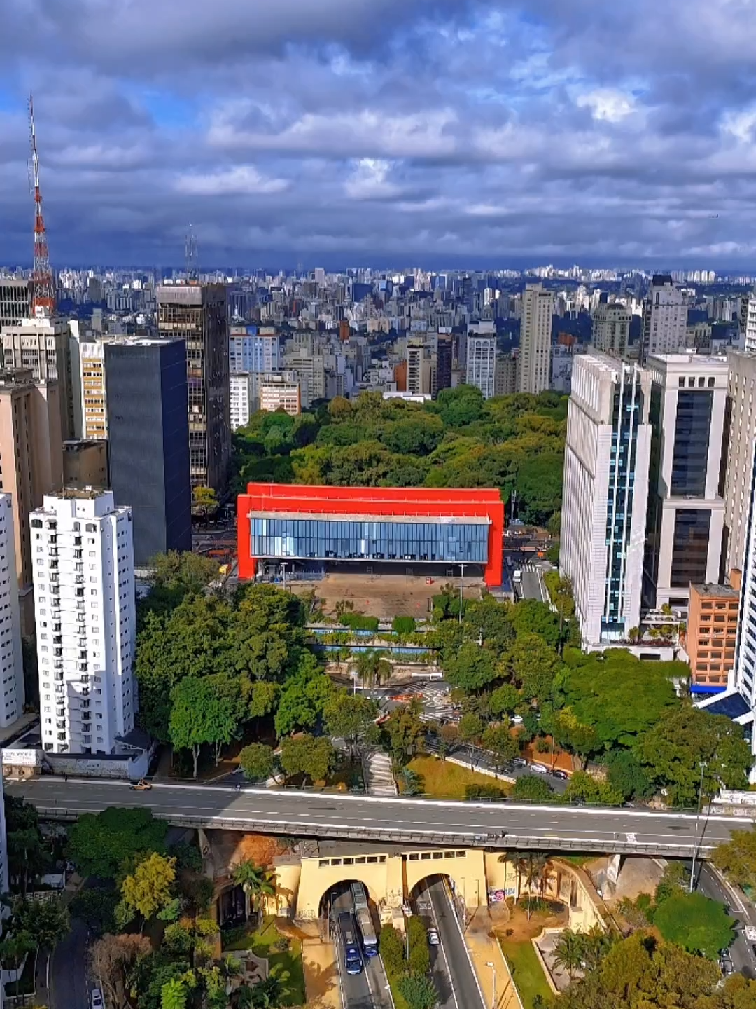 A cidade que nunca dorme, agora vista do céu.
