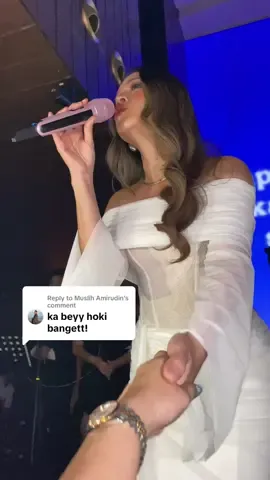 Replying to @Muslih Amirudin Sejujurnya aku meleyot banget, gak mau cuci tangan seminggu🥹 #raisa #jatuhhati #concert #fyppppppppppppppppppppppp 