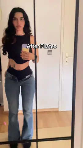 Thought bloating was normal until I found pilates 🧘🏻‍♀️🎀 #beforeandafter #fypシ゚ #pilatesgirl #smallerwaist #pilatesbody #pilatesresults #girlsgirl 