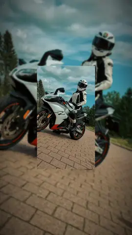 Denke immer daran, dass es nur eine wichtige Zeit gibt.  Heute.Hier.Jetzt! • • • #motorrad #bikergirl #girls  #motorradliebe #motolifestyle