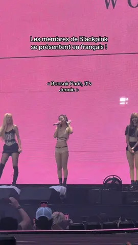 Paris aime Blackpink ! @ROSÉ @LISA @JENNIE @JISOO #rosé #lisa #jennie #jisoo #blackpink #bp #concert #paris #stadedefrance #france 