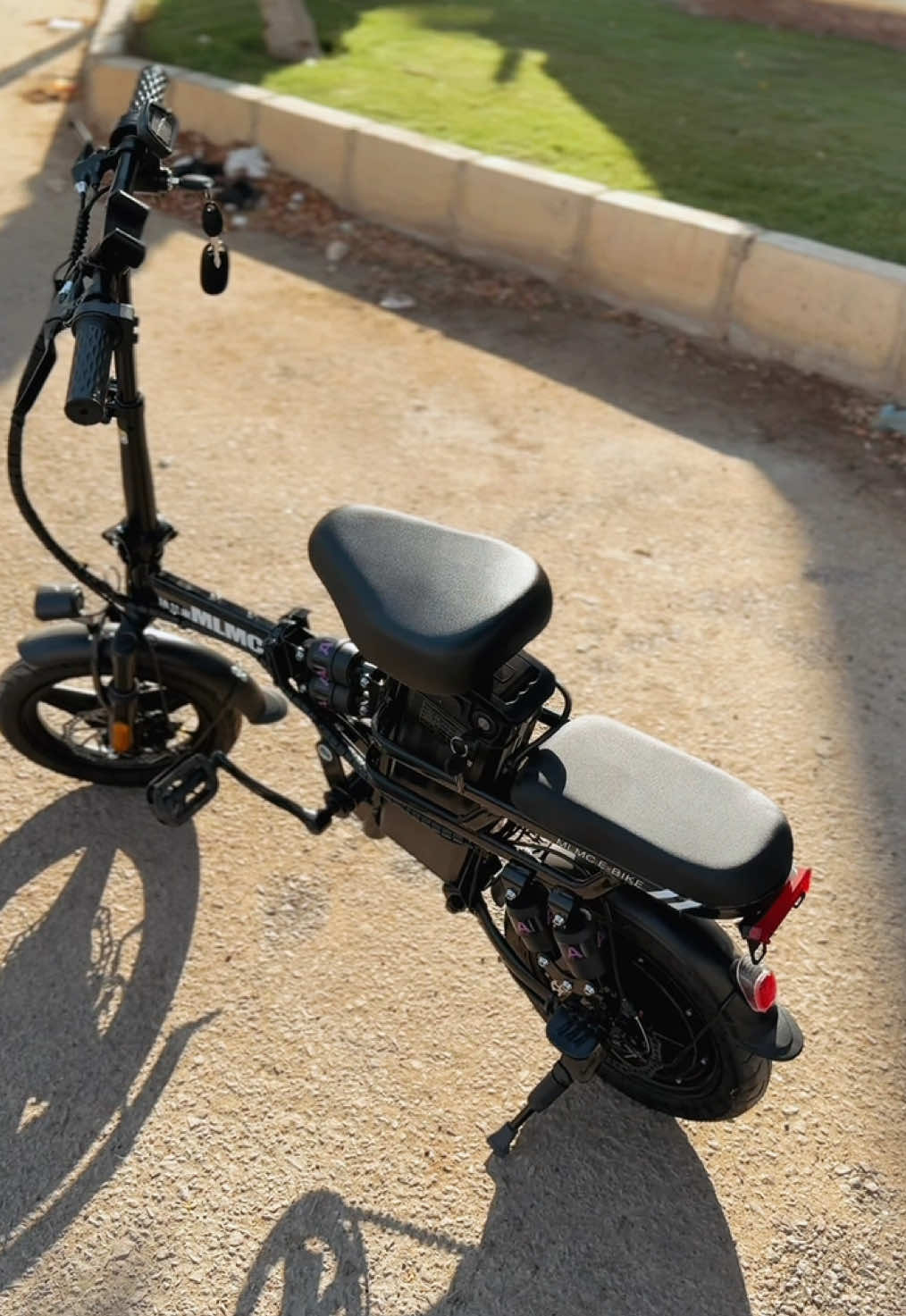 Meet the new Aero Foldable Electric Bike⚡️ compact, powerful, and built for the city streets. 400W high-speed motor 48V 12AH battery 14” tires for smooth rides Durable carbon alloy frame Folds in seconds, fits anywhere. Your ride. Your rules. Get Yours Now👇🏼 www.aeromea.com #aero #foldable #bike #ebike #electric #electricbike #aeroscooter #EcoFriendly #electricscooter #innovation #fyp #foryou #scooter #scootering #سكوترات_كهربا🛴 #سكوتر #دراجه #عجله #الشعب_الصيني_ماله_حل😂😂 #viral #viralvideo #trending #trend #trendingtiktok 