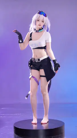 最喜欢哪个皮肤呢 #银狼 #rightnow舞蹈