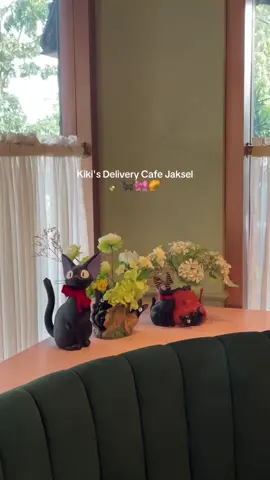 Ada cafe Ghibli cantik bgt di Jaksel🥹🩷 temanya Kiki's Delivery Service. Berasa masuk ke dunia Ghibli lucu bgt semua sudutnyaa. Tempatnya juga tenang enak buat ngobrol hangout sama temen maupun wfc. 📍Flipfop Cafe, Lebak Bulus #ghibli #cafeghibli #cafeghiblijakarta #cafejakarta #coffeeshopjakarta #cafejaksel #flipflopcoffee #placetogojakarta #kulinerjakarta 