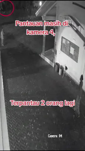 Pantauan masih di kamera 4, terpantau dua orang lagi #cctv #pantauterus #vidiofypシ゚viral #penampakan #pejalanan #ujinyali #merinding #terpantau 