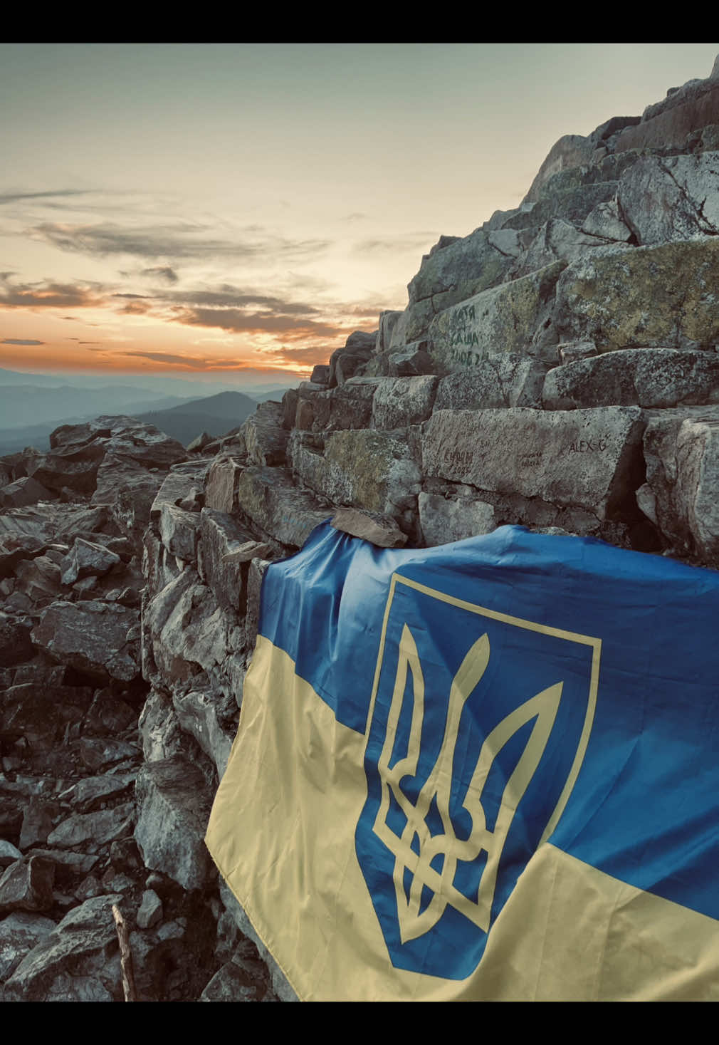 Де небо і гори — там Україна в серці.🥹🇺🇦 #україна #прапорукраїни #горихомяк #карпати2025 #українськийтікток #патріот #естетика          