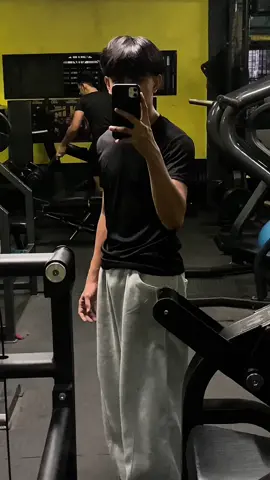 gym clothes? 👀👇 #gym #graysweatpants