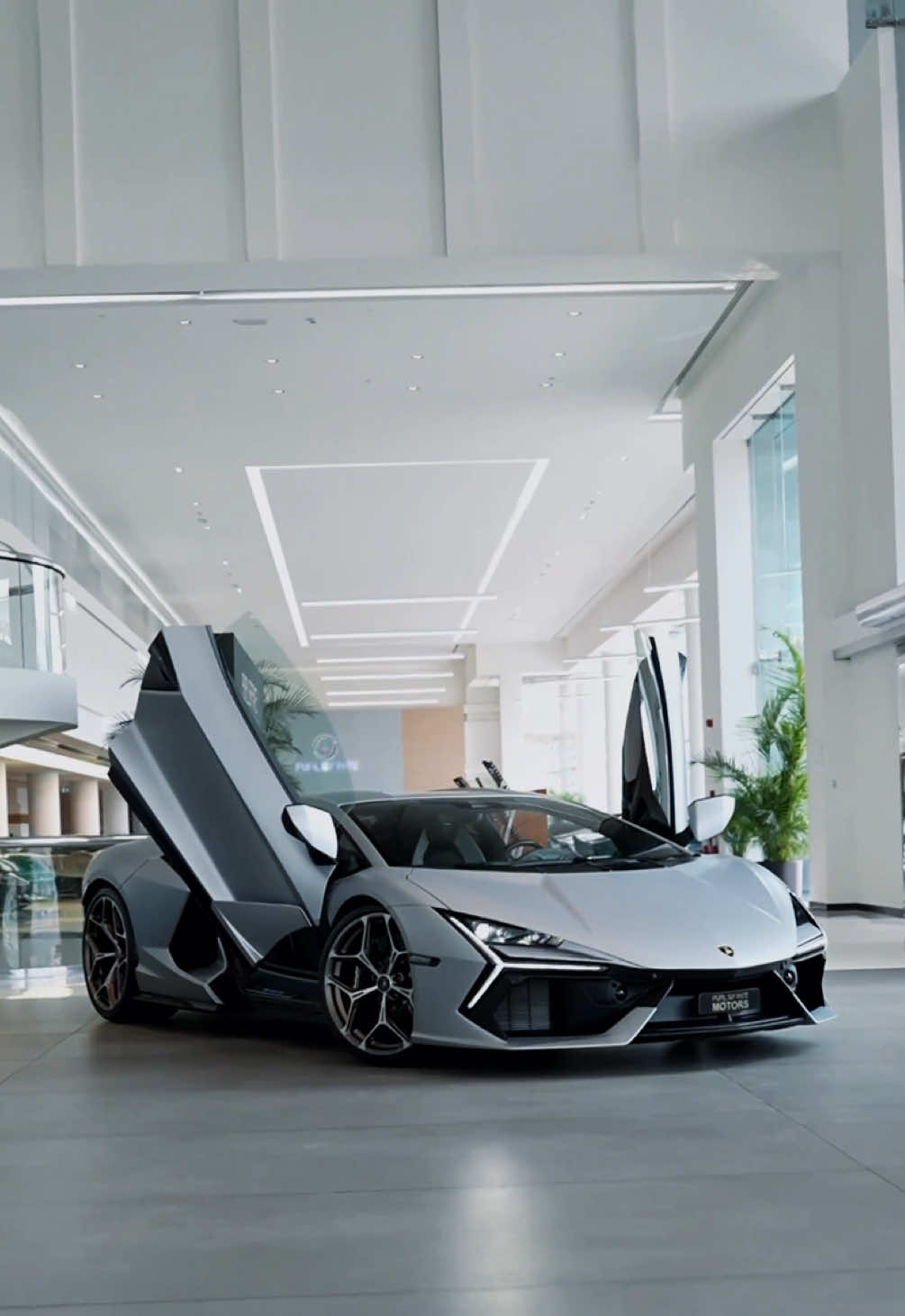 Lamborghini Revuelto 🔥  #fyp #foryoupage #lamborghinirevuelto #hypercarsdaily #supercarstiktok #carswithoutlimits #dubai #pupiloffate #supercarsoftiktok 