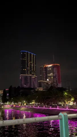 Surabaya kalo malam emang se tenang ini #citylight #surabaya #malamhari #viewsurabaya 