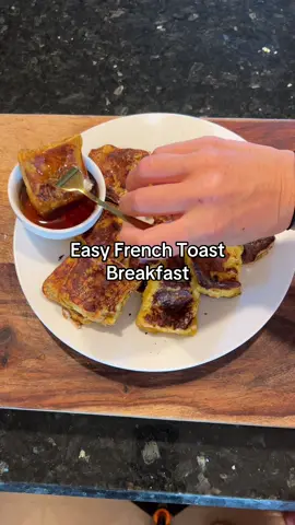 Why didn’t I think of this myself 🤔 another quick and easy way to make French toast. #breakfastrecipes #EasyRecipe #breakfastideas #easybreakfast 
