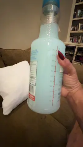 DIY Fabric Spray That Smells Better Than Febreze #homemadefreshener #cleaningtok #scenthack #homemadefabreeze 