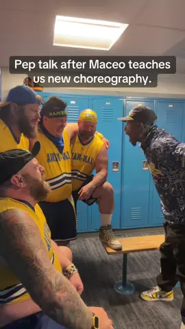 And we nail it every time! 🕺 @Maceo Harrison  @Man_Nana_Spidey  @thecheesepro  #bananas #savannah #bananaball #radbod #mannanas  