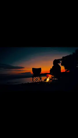 Segelas kopi, teman se frekuensi, dan sunrise yg indah… thank God @rubby🦊  #duocamping  Batu Angus, 03 Agt 2025