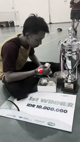 Vibes makan yang orang kaya belum tentu bisa rasakan 🥲 #badminton #badmintonina #badmintoncore #badmintonbekas #badmintonindonesia #badmintonlover #storybadminton 