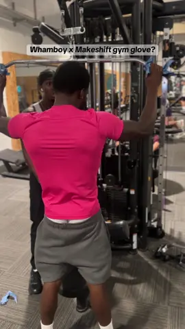 Hows a man tryna use tissue for lat pull??? #GymTok #greaze  