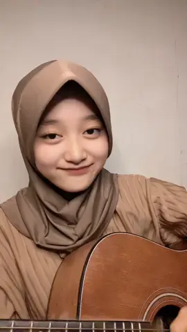 kemarin minang sekarang aceh #itsvaniaa #ohhaisayang #laguaceh #covergitarcewek 