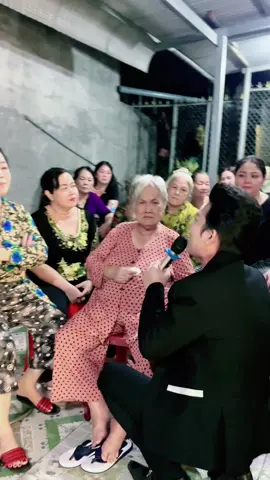 Hồ Minh Đương hát cả nhà của Cô khóc hết rồi thương quá hihi