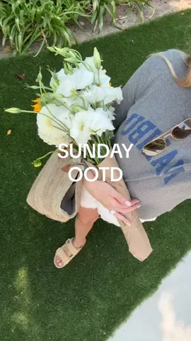 signs of a good sunday morning !!! #OOTD #farmersmarket #summerlooks 