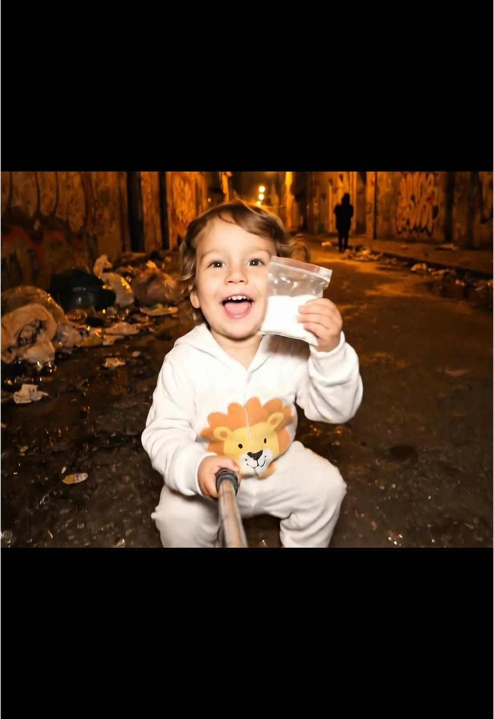Baby Zoubi visite les banlieues parisiennes ! #ia #drole #baby 