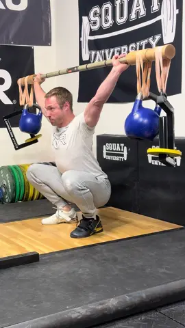 I know what you’re thinking - and yes the 2 different @tyrsport elite Carbon lifters add 4 kg to the bar 😂  . The @bandbell earthquake bar is one of my favorite speciality bars to use on “recovery days” - the load doesn’t need to be much at all to make the lift difficult to control! 