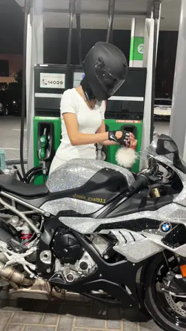 🤍🤍🤍 #motorcycle #bikergirl #s1000rr #cityride 