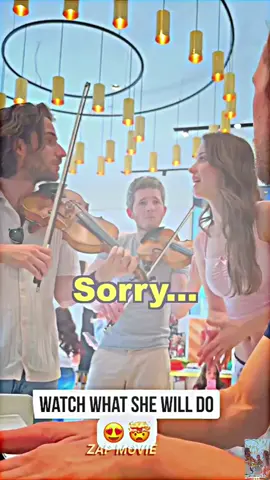 @Alicia und Jasmina shocked the entire supermarket..😍😱 #tattoo #loreen #violin #violincover #publicpiano #singers #twins