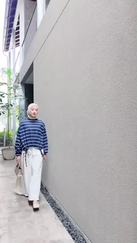 Siapa yang belum check out Blanca Navy Top nya? Cus cek keranjang kuning ya 💖 #hijabchic #hijabchicpink #fashiontiktok #outfitinspo #OOTD 