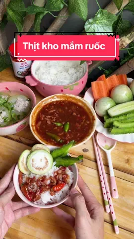 Bữa cơm ngon mà tiện lợi, Chỉ cần thịt kho mắm ruốc một đĩa rau là đủ   Hao cơm thì anh chị thử ngay Thịt Kho Mắm Ruốc Rim Sẵn Ăn Liền Làng Chài Xưa #mamruoc #thitkhomamruoc #mamruocxao #thitkhomamruoclangchaixua #mamruochaocom 