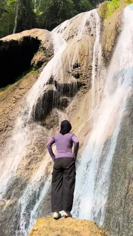 alam yang menyatu dengan ketenangan🍃🫧🌲 #curug #sukabumi #fypage #spot #viraltiktok #alam 
