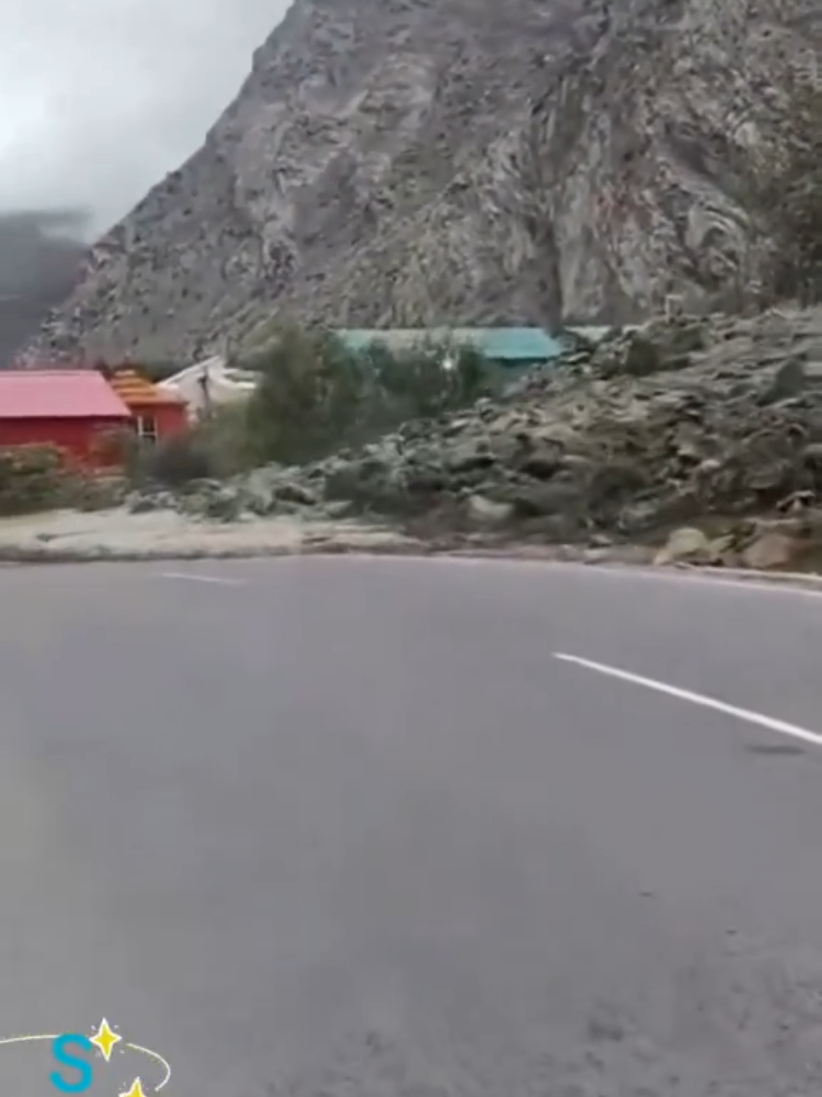 the weather feels different now hotter thon usual rains comina wheb ew dont expect flood mountain nature #floodding #clcudbrust #suru #burstin #switerlan #montains #disaster #valley #flood #landslide #nature 