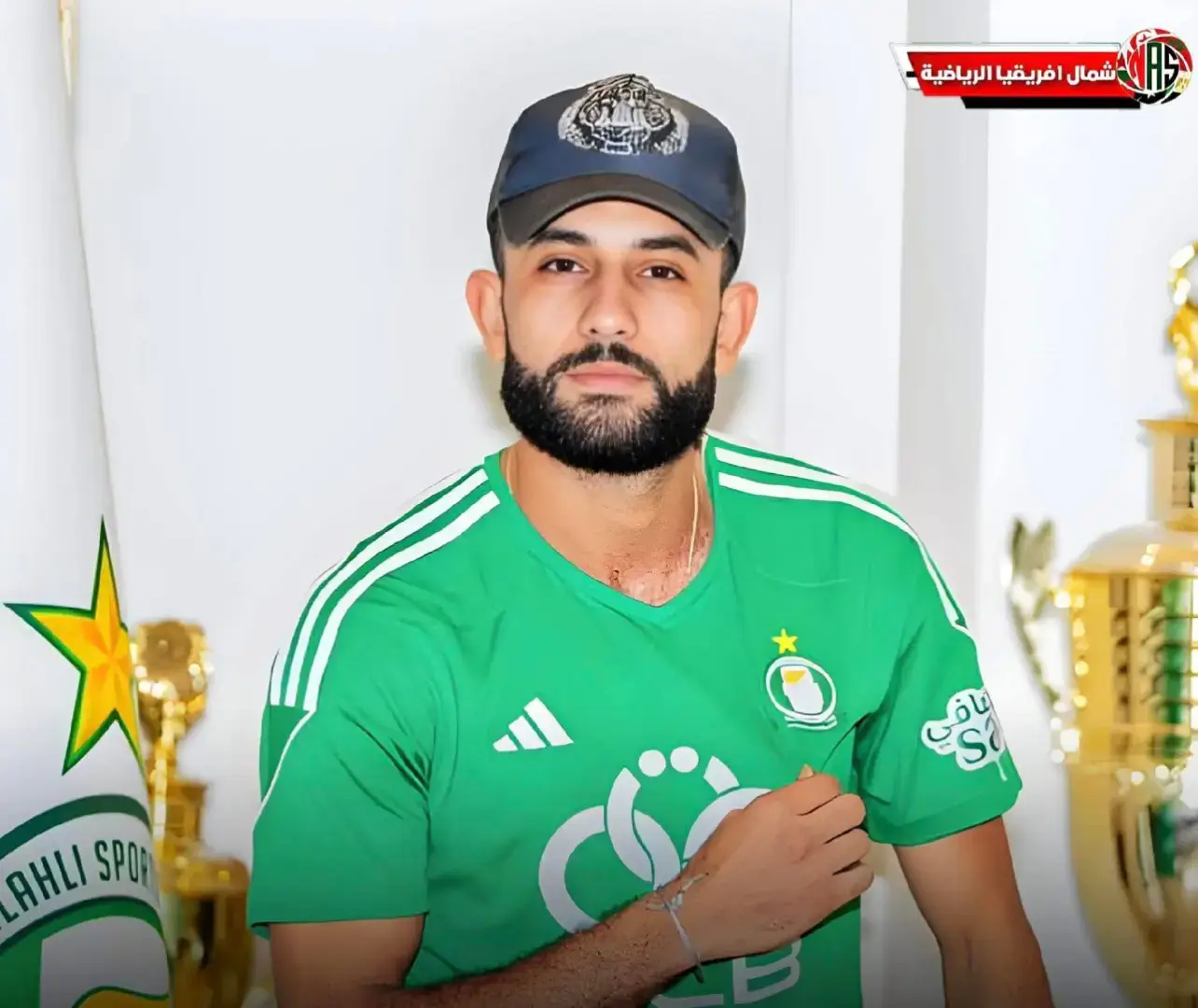 الحمدالله ربي العالمين. انتصرنا في الديربي  خلونا نتكلمو كلام يخصنا وبعيد ع هذاكا النادي  ضروري نعطو  كل شي حقه  امس الشوط الاول الاهلي كان مسيطر بطول وبالعرض  ولاكن  هذا اللاعب  كانت ليه بصمه كبيييييرة لما خش الشوط التاني  تحرك النص واعطي حريه لي. مؤيد اللافي بتحرك براحته  ولي يركز امس غيلان ماكانش لاعب صانع العاب بس.   كان يكسر ف كور الزهروني   تبديل غيلان اكتر تبديل حاسم من بداية الموسم   وخشته كانت ف وقتها حمدو تحرر من لاعب هوا الي يصنعه ف القول من ال0 لي لاعب يكمل ف مجهود لاعبين الوسط  برافو الاهلي برافو كل اللاعبين وبرافو لكل الادارين  وربي يوفقنا للبطولة 14