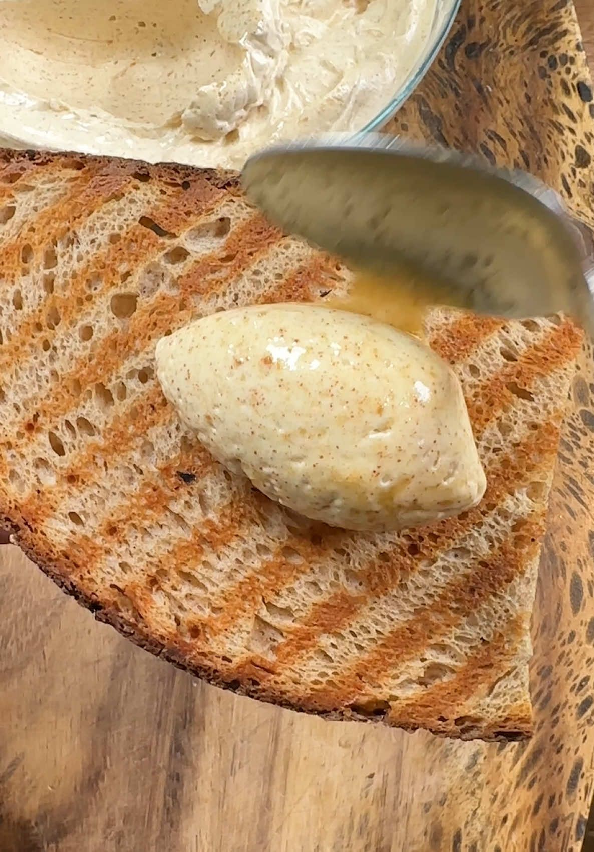 Karamellisierte Knoblauchbutter #butter #knoblauch 